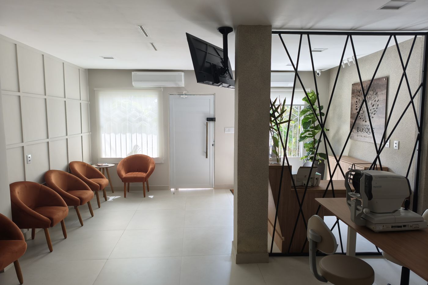 Recepção e sala de espera da Clínica Bosque